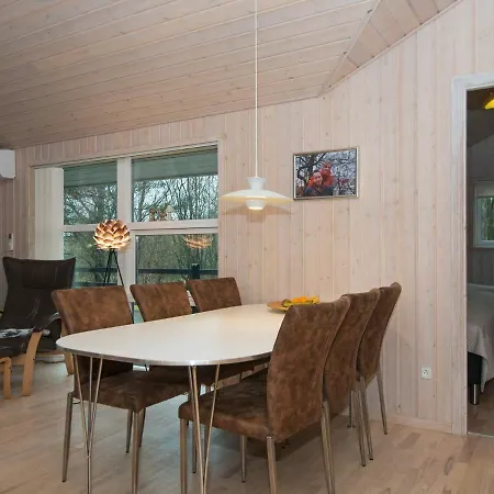 Modern Holiday In With Terrace Сasa de vacaciones Toftlund