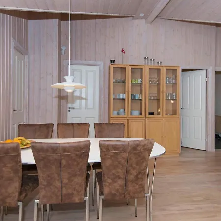Modern Holiday In With Terrace Сasa de vacaciones Toftlund
