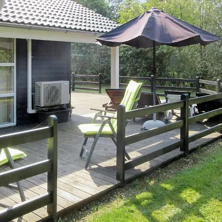 Modern Holiday In With Terrace Сasa de vacaciones Toftlund
